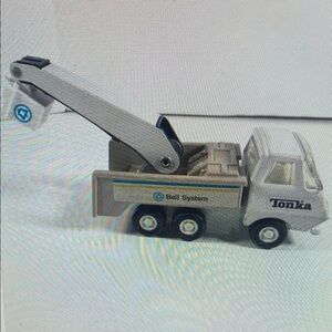 Tonka Silver Tow Truck with Crane